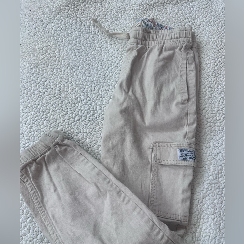Levi’s Stone Cargo Joggers 12